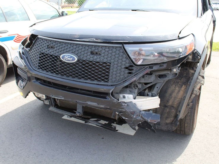 2021-ford-explorer-image-3