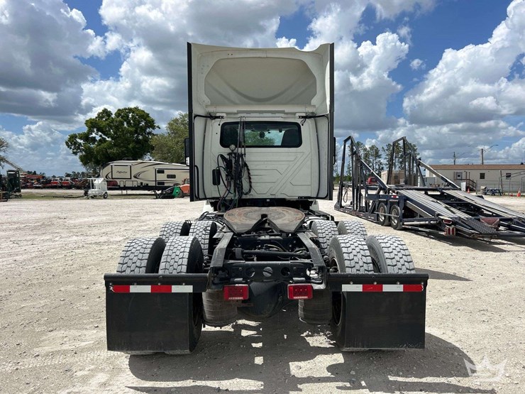 2021-international-rh613-t/a-day-cab-truck-tractor-image-41