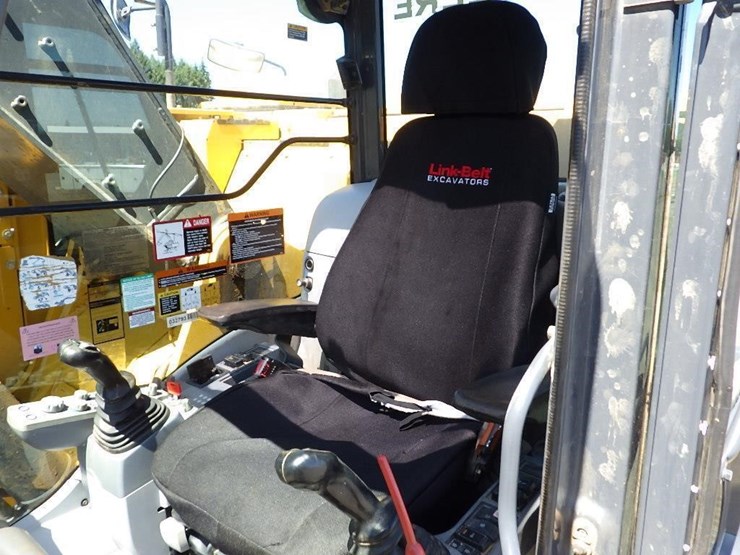 deere-245g-lc-image-48