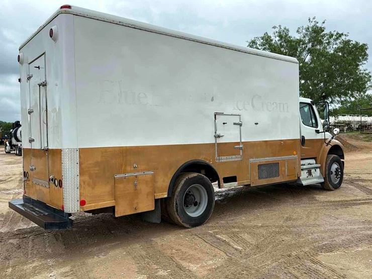 2011-freightliner-m2-image-4