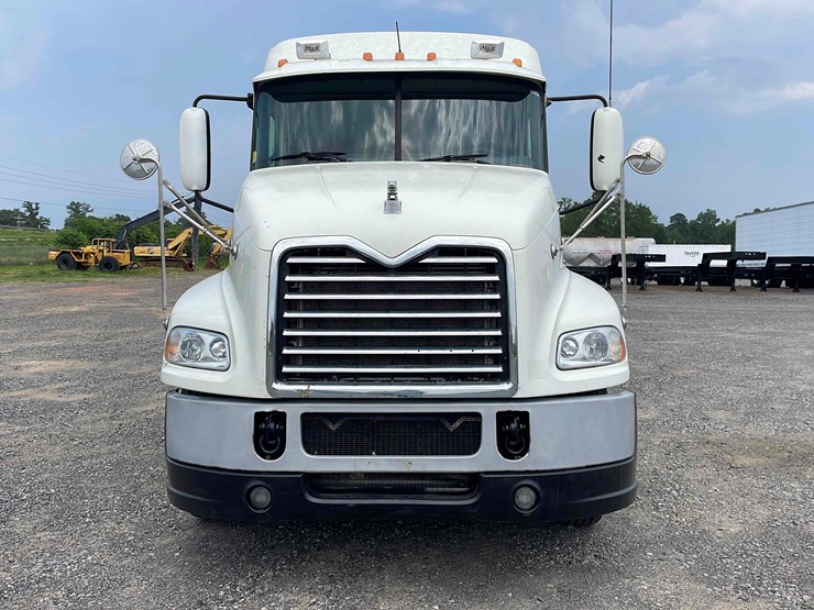 2014-mack-cxu613-image-2