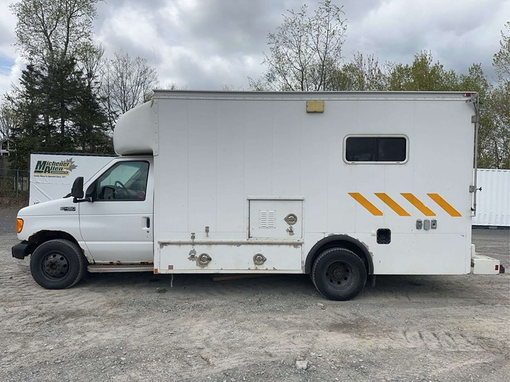 2004-ford-e450-image-8