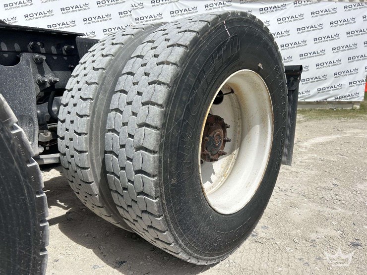 2021-international-rh613-t/a-day-cab-truck-tractor-image-37