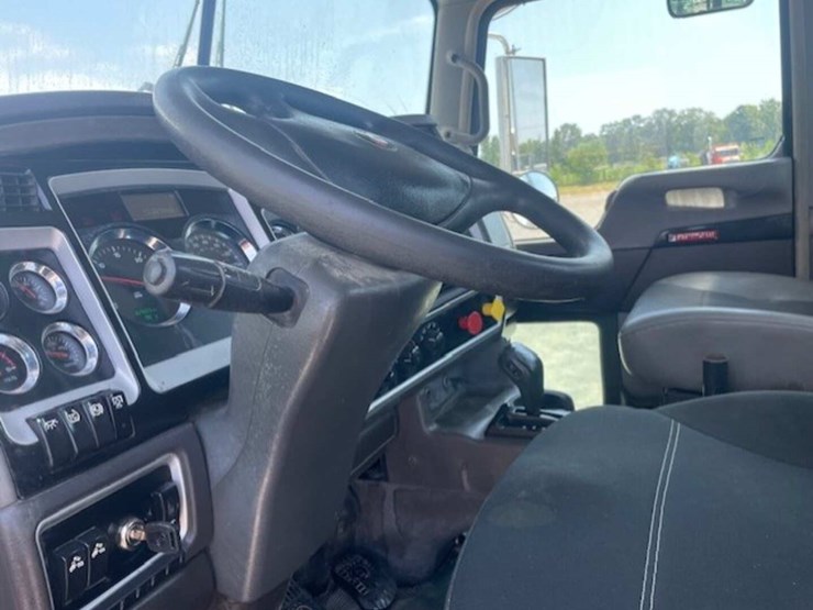 2019-kenworth-t800-image-11