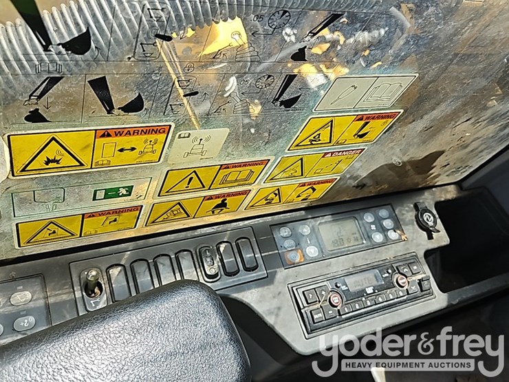 2016-caterpillar-323fl-image-35