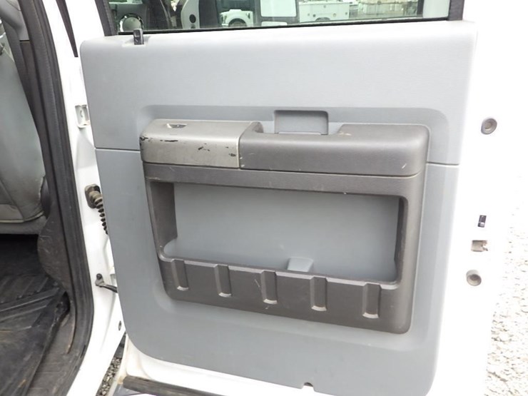 2011-ford-f550-image-24