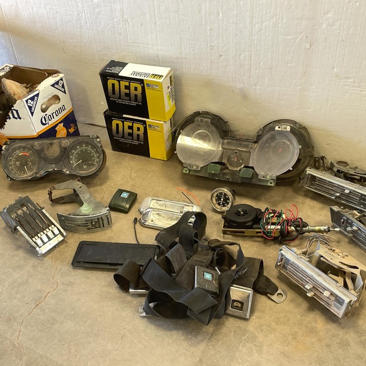 #5400 • Huge Lot of Classic Car Parts (Las Cruces, NM)