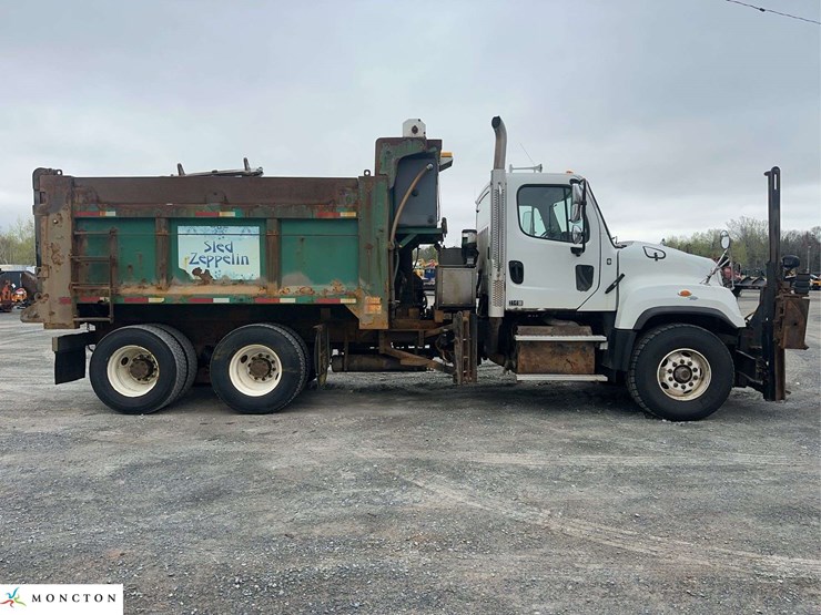 2016-freightliner-114sd-image-4