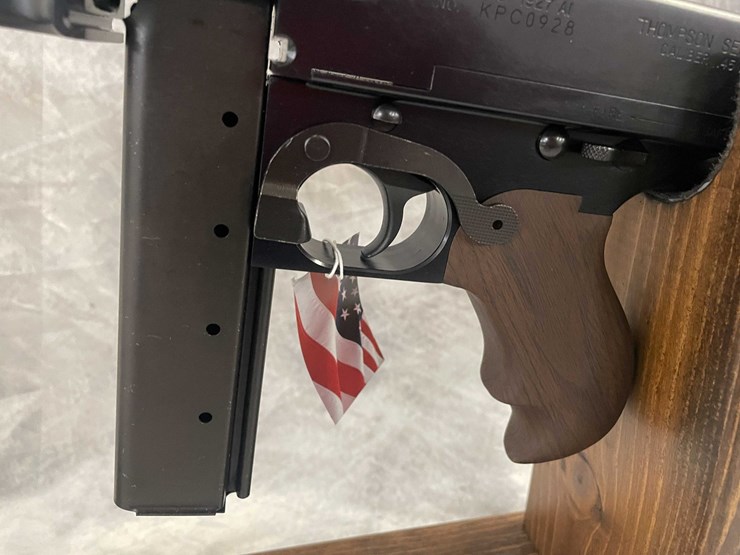 #10331-•-thompson-1927-a1-tommy-gun-deluxe-45-auto-semi-auto-rifle,-sn:-kpc0928-image-14