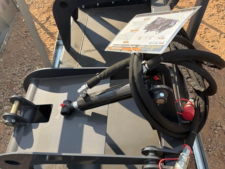 unused-landhonor-72"-skid-steer-rock-grapple-bucket-image-3