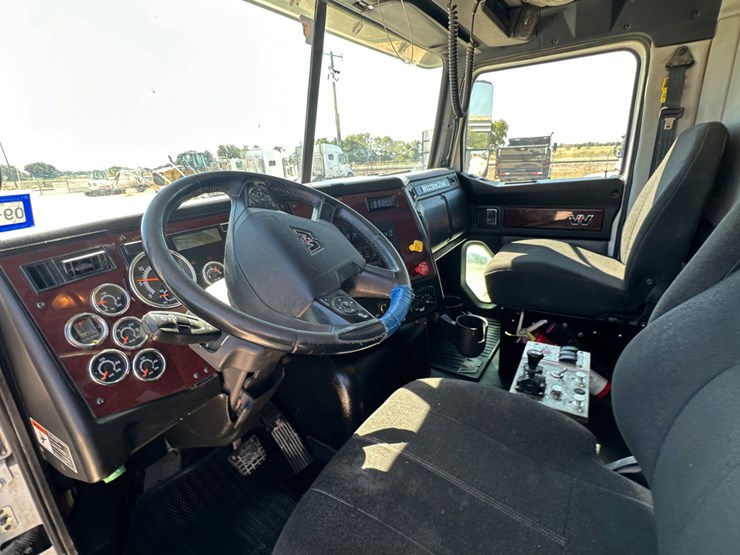 2022-western-star-dump-truck-image-7
