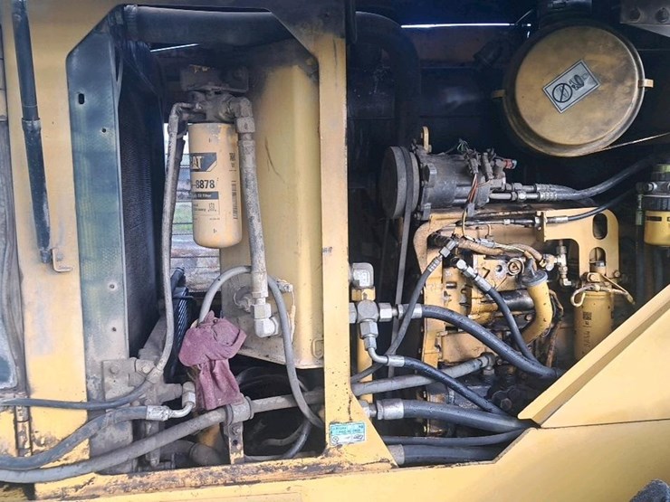caterpillar-928g-image-21