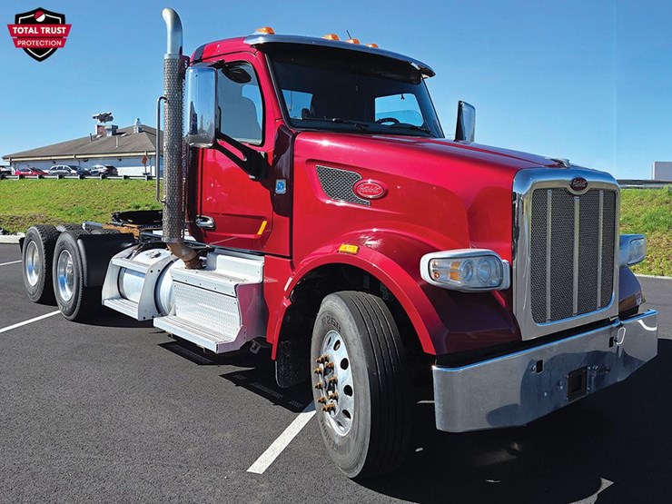 2019-peterbilt-567-image-1