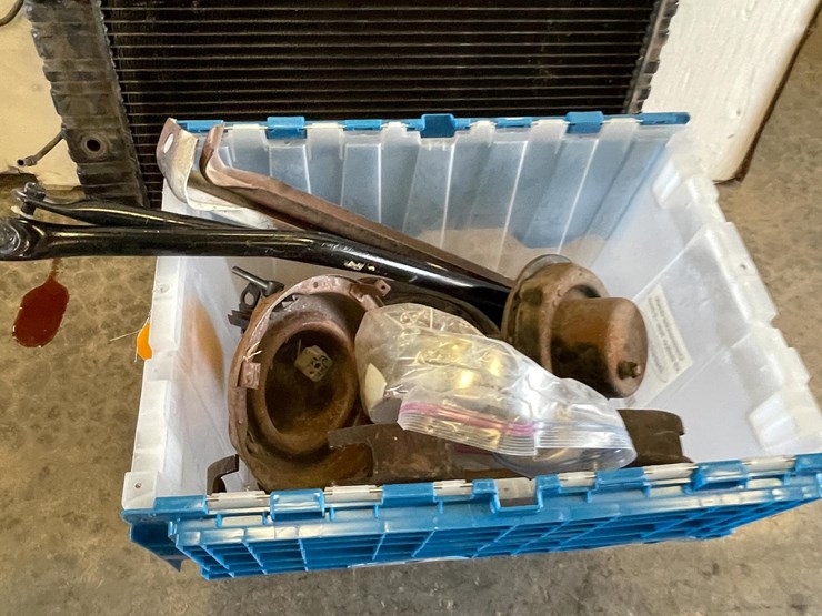 #5403-•-lot-of-classic-car-parts-(las-cruces,-nm)-image-22