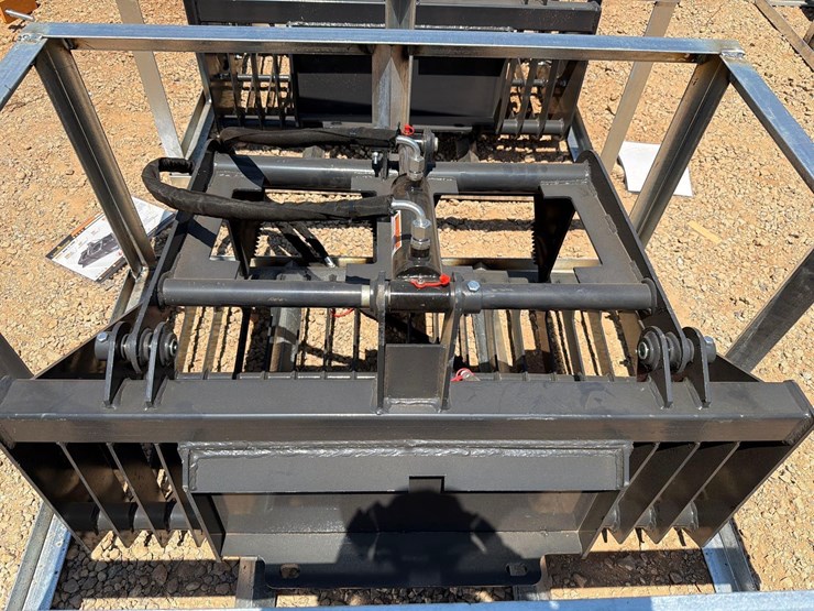unused-landhonor-mini-skid-steer-44"-rock-grapple-bucket-image-2