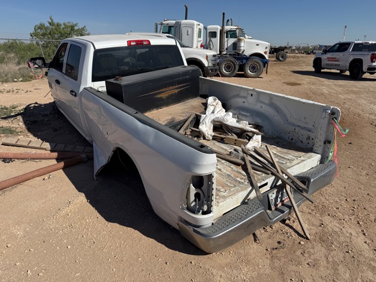 2014-dodge-3500-image-4