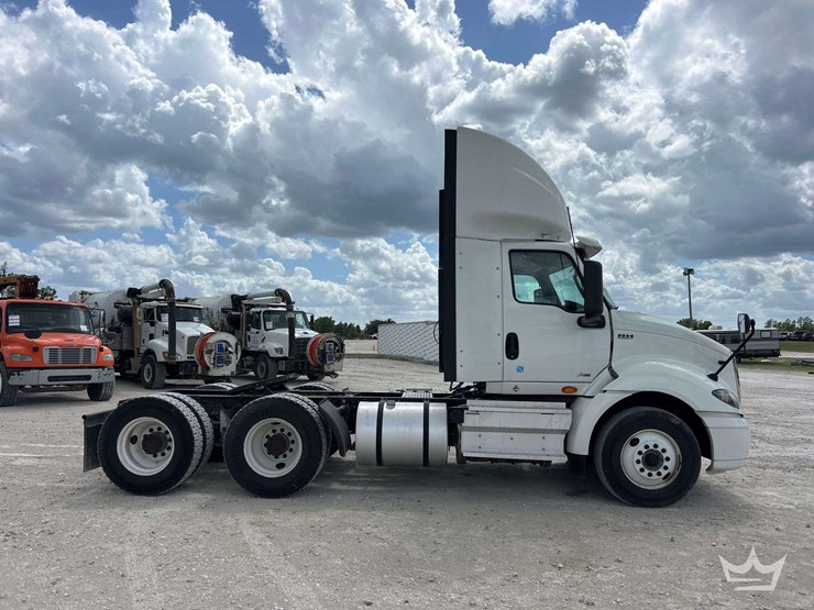 2021-international-rh613-t/a-day-cab-truck-tractor-image-43
