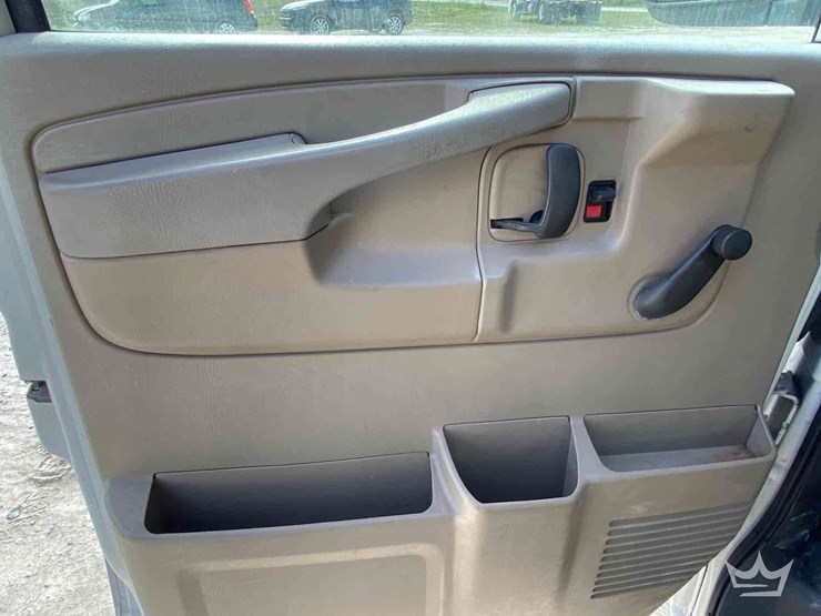 2011-chevrolet-express-2500-image-23