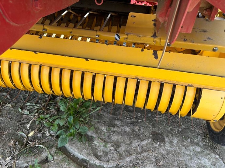 new-holland-br7060-image-5