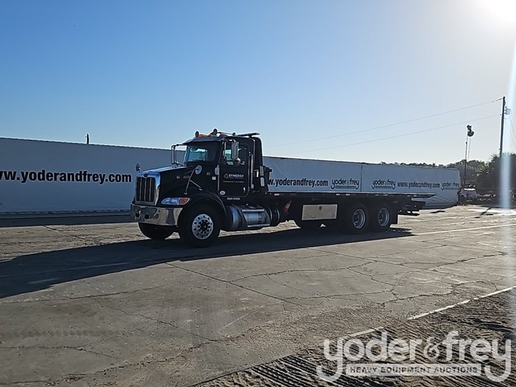 2015-peterbilt-348-image-2