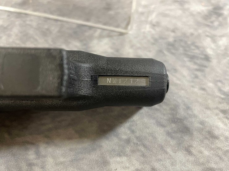 #10298-•-glock-model-27-40-s&w-pistol,-sn:-nwt212-image-15