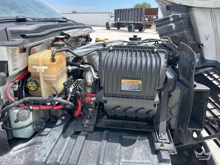 2019-chevrolet-silverado-5500hd-image-8