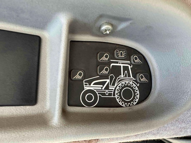 2005-new-holland-ts115a-image-28
