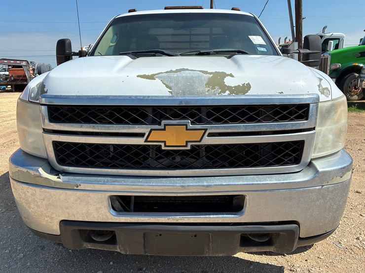 2013-chevrolet-silverado-3500-image-2