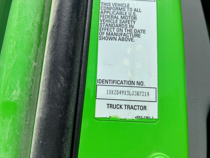 2020-kenworth-t880-image-16