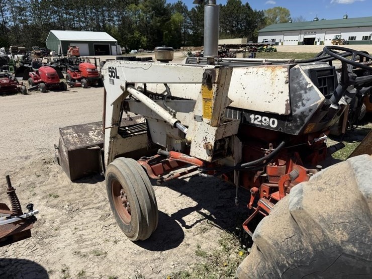 case-1290-tractor-w/56l-loader-bucket-image-8