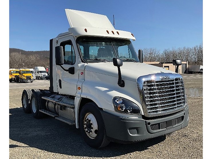 2018-freightliner-cascadia-125-image-1