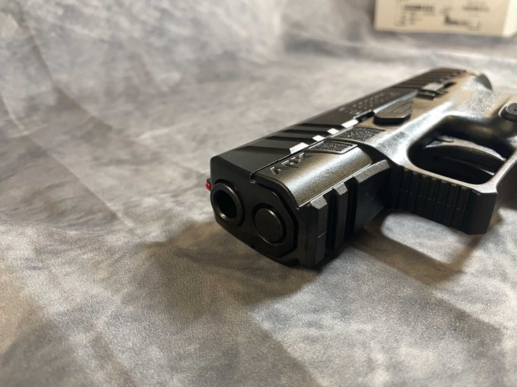 #10282-•-beretta-apx-a1-compact-9mm-luger-pistol,-sn:-a288892x-image-9