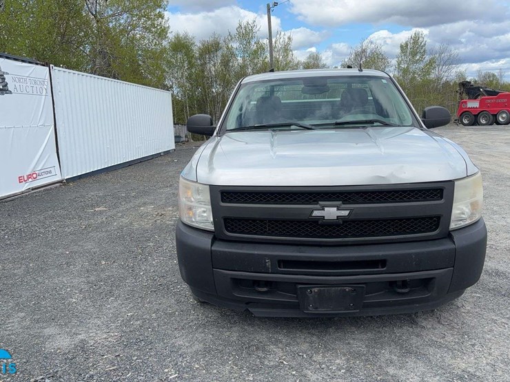 2011-chevrolet-silverado-1500-image-8