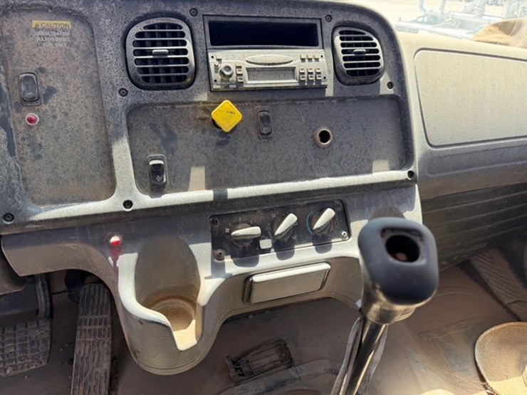 2008-freightliner-m2-cab-&-chassis-image-11
