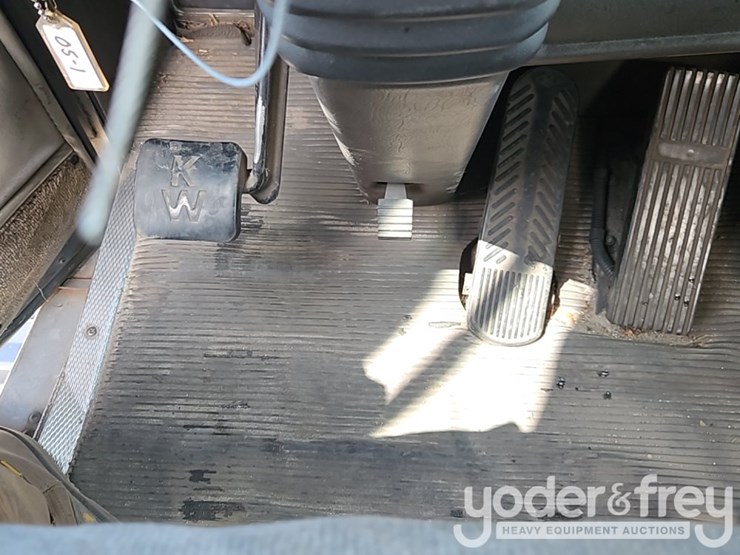 2005-kenworth-t800-image-32
