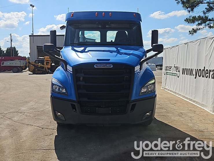 2019-freightliner-cascadia-116-image-8