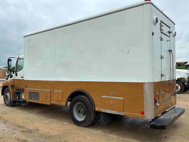 2011-hino-box-truck-image-5