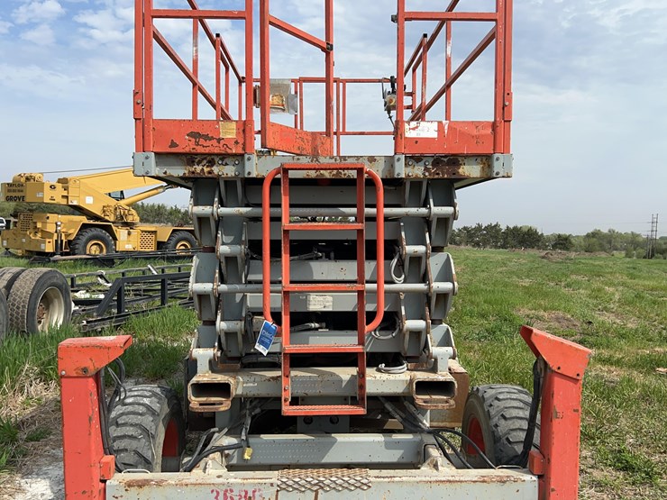 skyjack-sj8243-scissor-lift-image-6