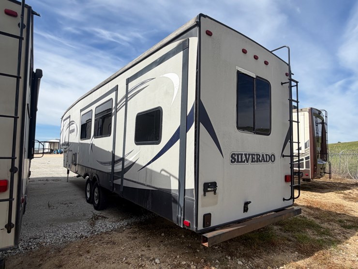 2015-silverado-5th-wheel-image-7