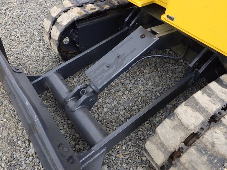 komatsu-pc28uu-image-12