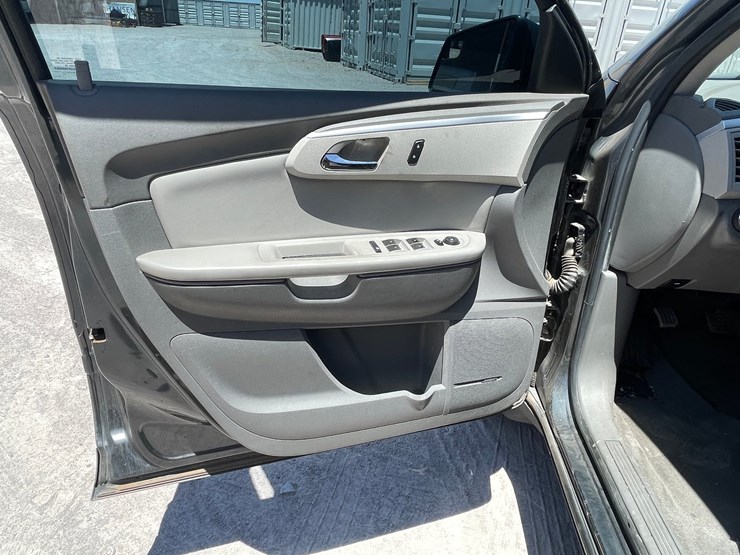 2011-chevrolet-traverse-image-34