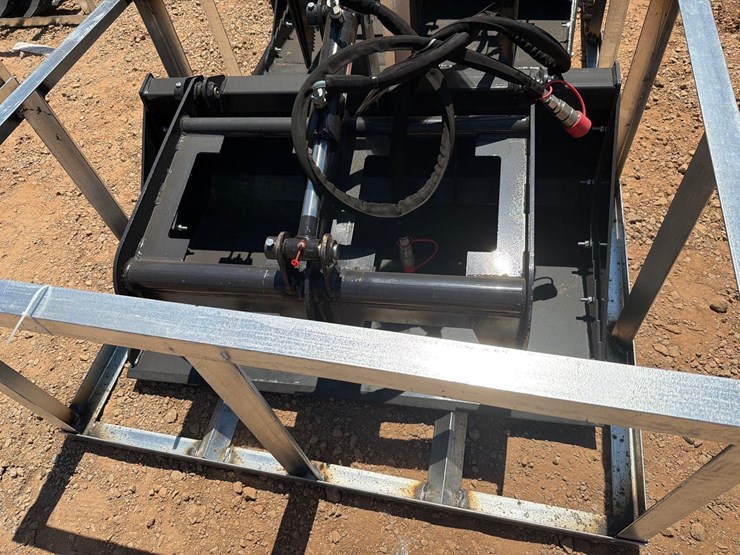 unused-landhonor-mini-skid-steer-44"-grapple-bucket-image-1