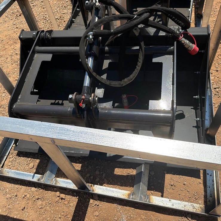 UNUSED LANDHONOR MINI SKID STEER 44" GRAPPLE BUCKET