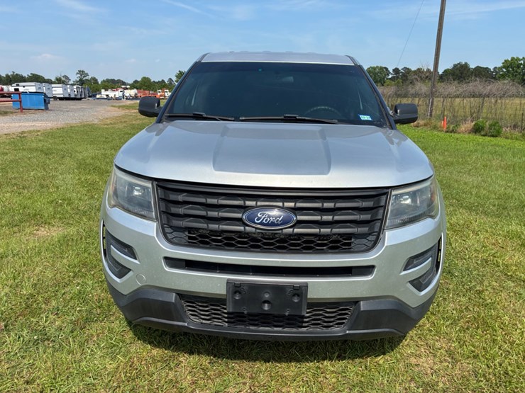 2017-ford-explorer-image-2