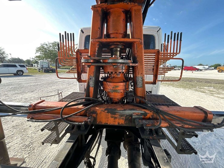 2015-freightliner-m2-106-image-54