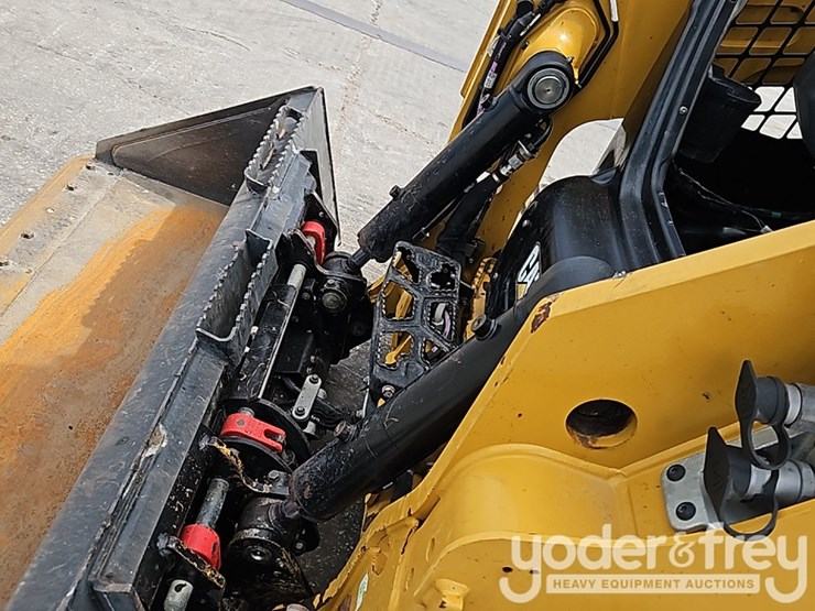 2025-caterpillar-255-image-15