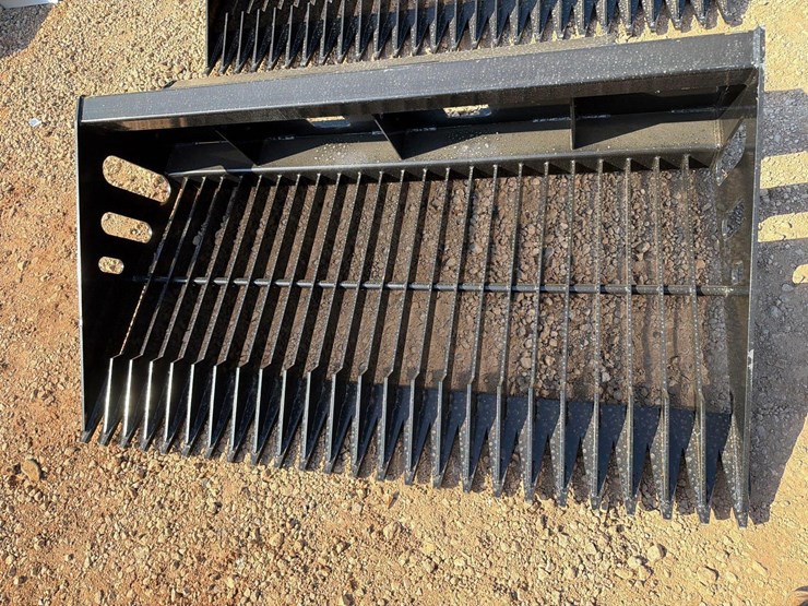 unused-wolverine-66"-skid-steer-sieve-shovel-image-1