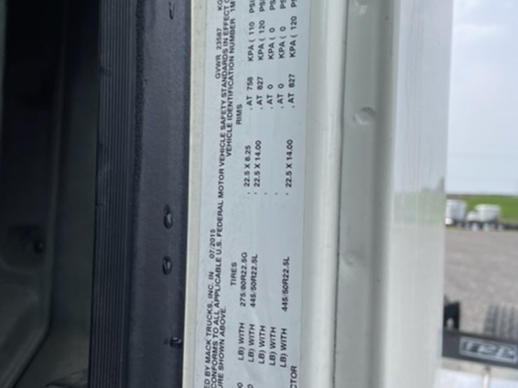2016-mack-cxu613t-image-11