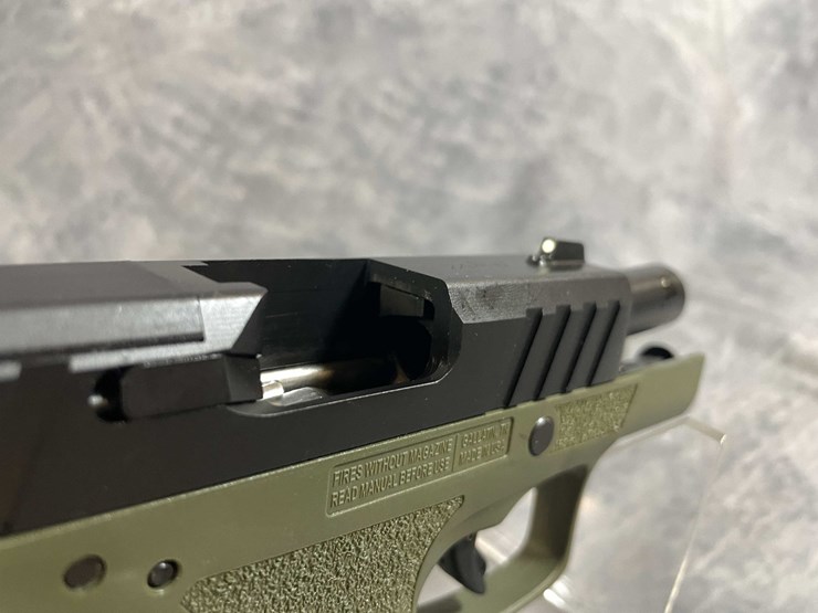 #10289-•-beretta-apx-a1-carry-9mm-luger-pistol,-sn:-axc181596-image-14