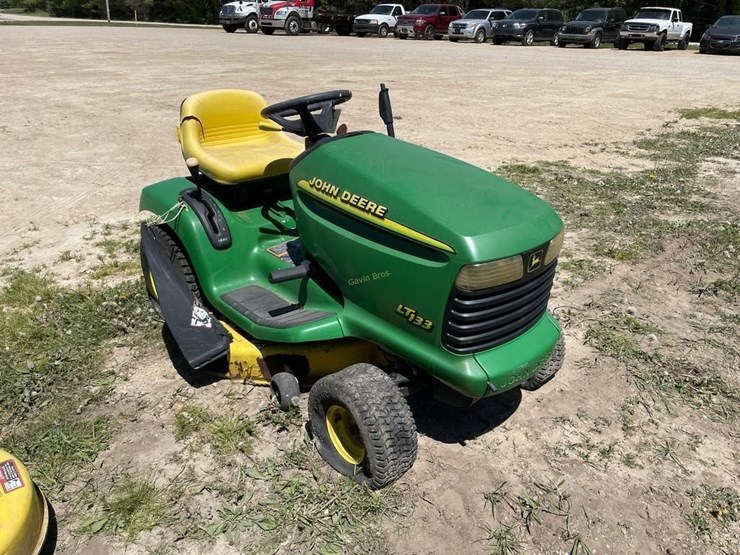 john-deere-lt133-image-2